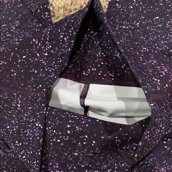 Lululemon legging size 4 never worn! - Picture 6 of 6